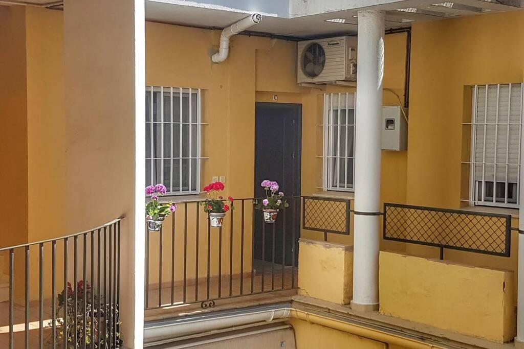 El Patio De San Bernardo Apartment Sevilla Exterior foto